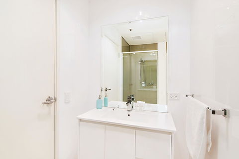 Stylish And Comfortable, Views Over Gouger St! - Accommodation Cooktown 15