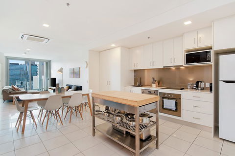 Stylish And Comfortable, Views Over Gouger St! - Accommodation Cooktown 5