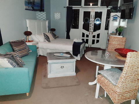 Court House - Studio - Accommodation Cooktown 0