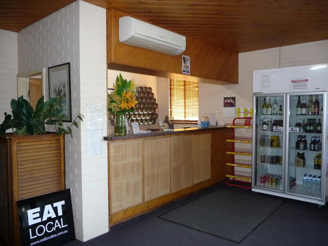 The Wine Vine Hotel - Accommodation Cooktown 10