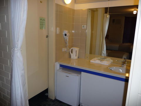 The Wine Vine Hotel - Accommodation Cooktown 1
