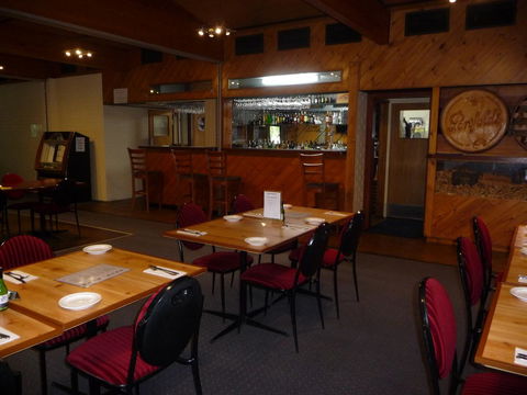 The Wine Vine Hotel - Accommodation Cooktown 8