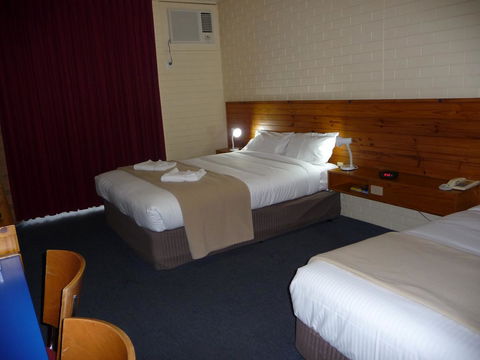The Wine Vine Hotel - Accommodation Cooktown 6