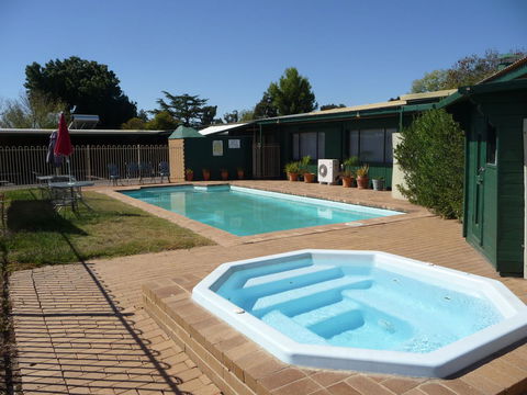 The Wine Vine Hotel - Accommodation Cooktown 21