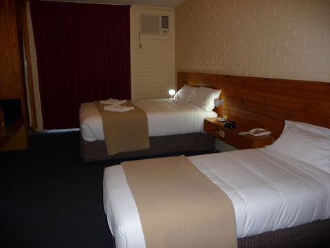The Wine Vine Hotel - Accommodation Cooktown 3