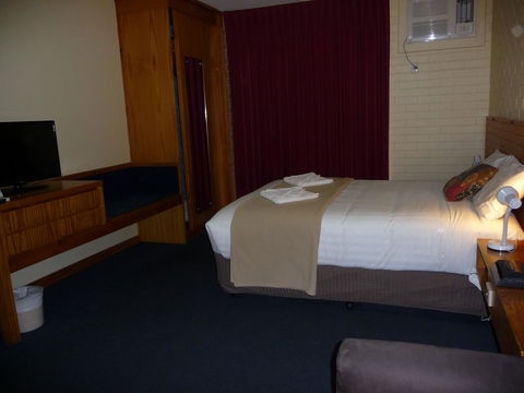 The Wine Vine Hotel - Accommodation Cooktown 4