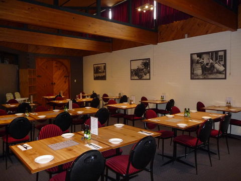 The Wine Vine Hotel - Accommodation Cooktown 7