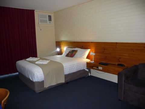 The Wine Vine Hotel - Accommodation Cooktown 5