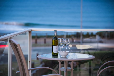 Stylish 3 Bedroom Beachview Apartment - Accommodation Cooktown 3