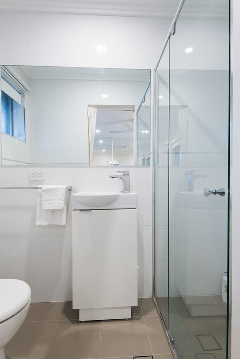 Stylish 3 Bedroom Beachview Apartment - Accommodation Cooktown 2