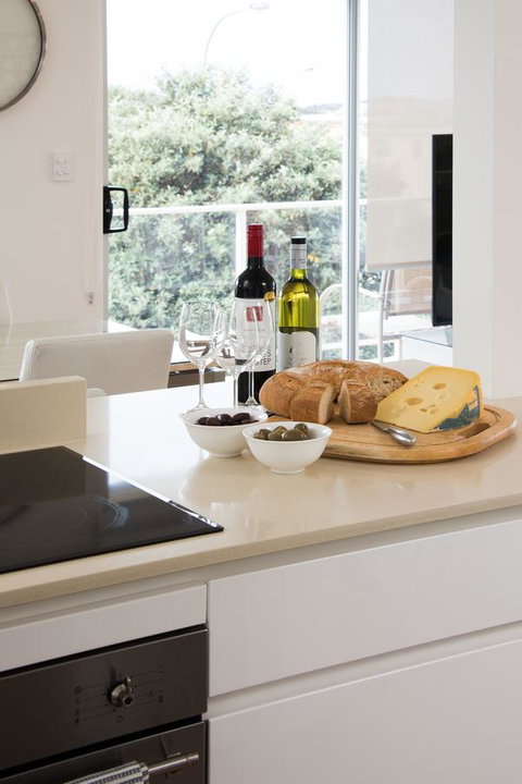 Stylish 3 Bedroom Beachview Apartment - Accommodation Cooktown 7