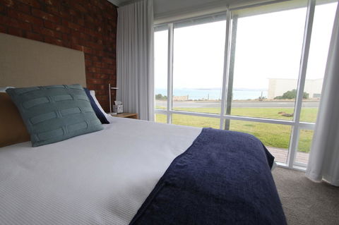 Southern Sands\' Beachfront Apartment - Accommodation Cooktown 12