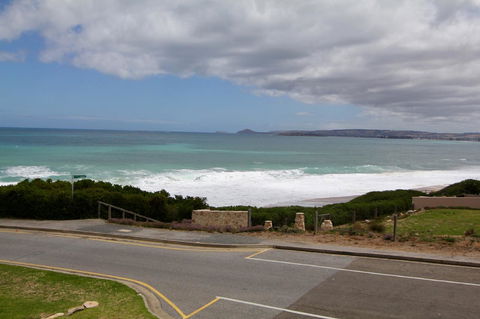 Southern Sands\' Beachfront Apartment - Accommodation Cooktown 0