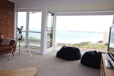 Southern Sands\' Beachfront Apartment - Accommodation Cooktown 2