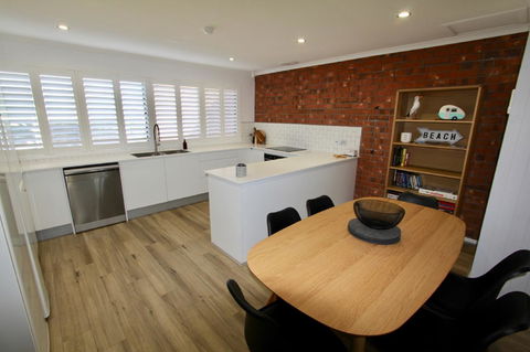 Southern Sands\' Beachfront Apartment - Accommodation Cooktown 7