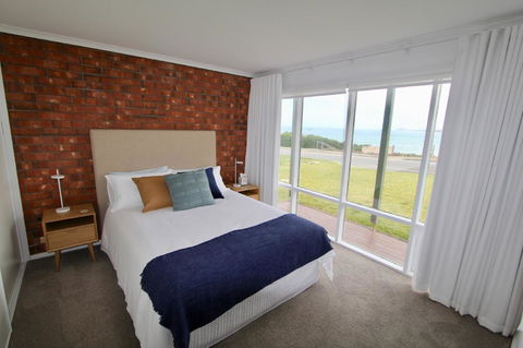Southern Sands\' Beachfront Apartment - Accommodation Cooktown 13