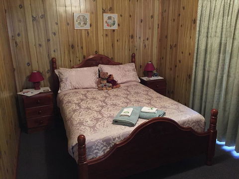 Clare Valley Cabins - Accommodation Cooktown 18