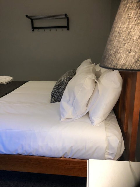 Cornwall Hotel - Accommodation Cooktown 9