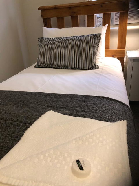 Cornwall Hotel - Accommodation Cooktown 11
