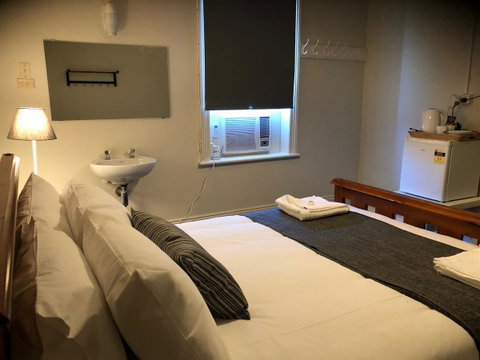 Cornwall Hotel - Accommodation Cooktown 16