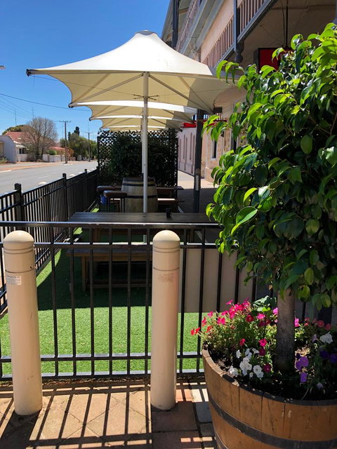 Cornwall Hotel - Accommodation Cooktown 2