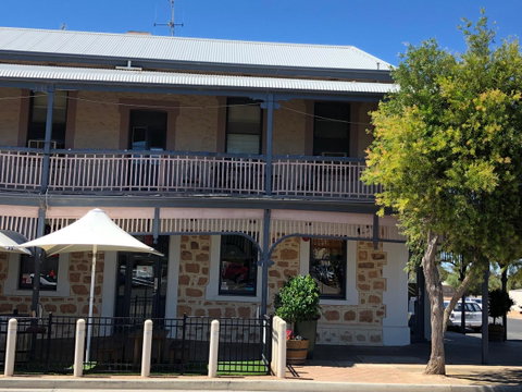 Cornwall Hotel - Accommodation Cooktown 1