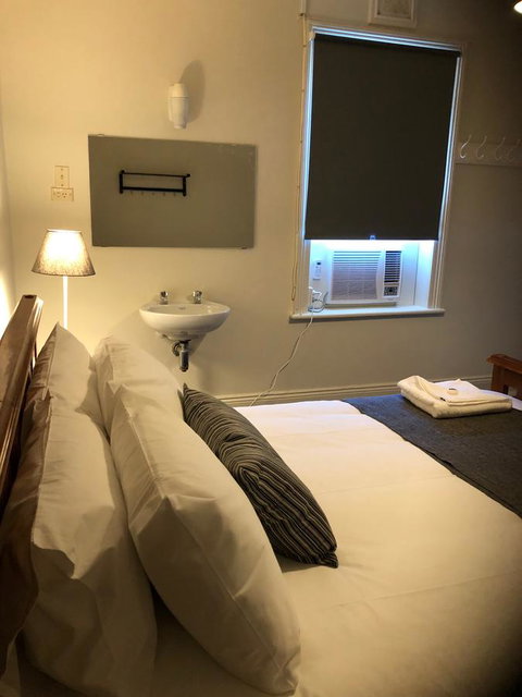 Cornwall Hotel - Accommodation Cooktown 5