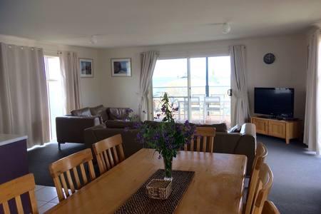 Bayview Beach House Apartment No 1 - Accommodation Cooktown 11