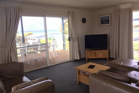 Bayview Beach House Apartment No 1 - Accommodation Cooktown 10