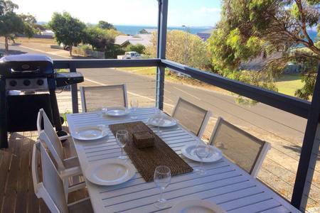 Bayview Beach House Apartment No 1 - Accommodation Cooktown 5