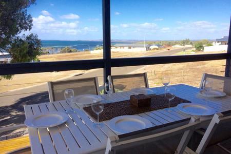 Bayview Beach House Apartment No 1 - Accommodation Cooktown 1