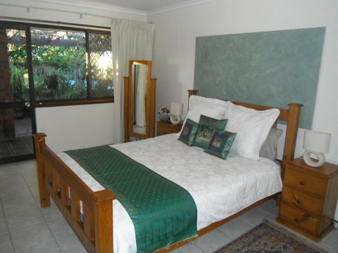 Linger Longer Vineyard - Accommodation Cooktown 5