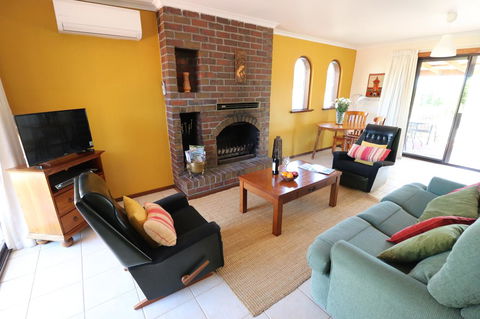 Linger Longer Vineyard - Accommodation Cooktown 2