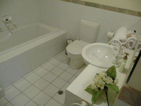 City Escape 3 Bedroom East End Of Adelaide - Accommodation Cooktown 1