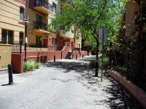 City Escape 3 Bedroom East End Of Adelaide - Accommodation Cooktown 2