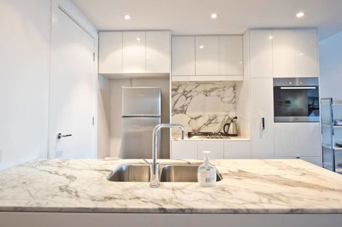 Luxury City Apt With Pool, Gym, Spa, Netflix - Accommodation Cooktown 18