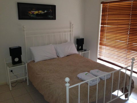 Shiraz Cottage - Accommodation Cooktown 2