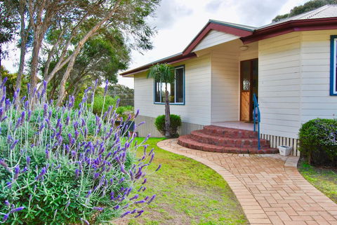 Annie\'s Balquhidder Cottage - Accommodation Cooktown 0