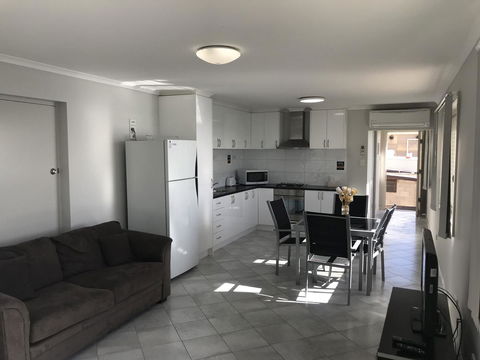 Beachside & Jetty View Apartment 6 - Captain\'s Apt - Accommodation Cooktown 17