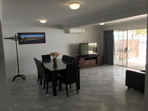 Beachside & Jetty View Apartment 6 - Captain\'s Apt - Accommodation Cooktown 27