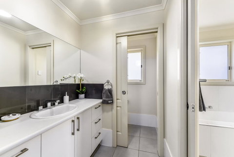 City Fringe Apartment B, Mount Gambier - Accommodation Cooktown 3
