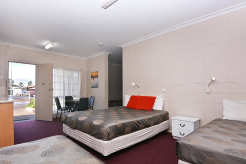 Motel Poinsettia - Accommodation Cooktown 21