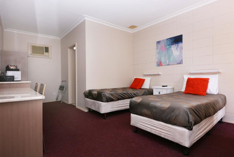 Motel Poinsettia - Accommodation Cooktown 5