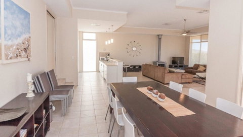 Golfers Paradise (18th Tee) - 52 Huntingdale Drive - Accommodation Cooktown 19