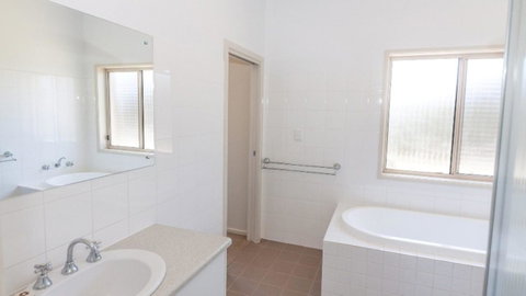 Golfers Paradise (18th Tee) - 52 Huntingdale Drive - Accommodation Cooktown 3