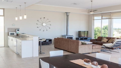 Golfers Paradise (18th Tee) - 52 Huntingdale Drive - Accommodation Cooktown 9
