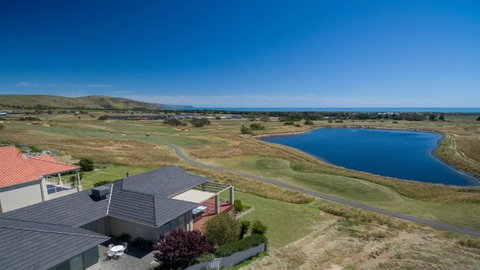 Golfers Paradise (18th Tee) - 52 Huntingdale Drive - Accommodation Cooktown 0