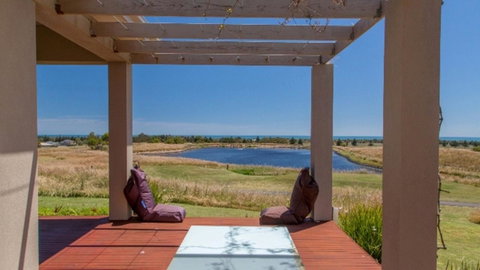Golfers Paradise (18th Tee) - 52 Huntingdale Drive - Accommodation Cooktown 4