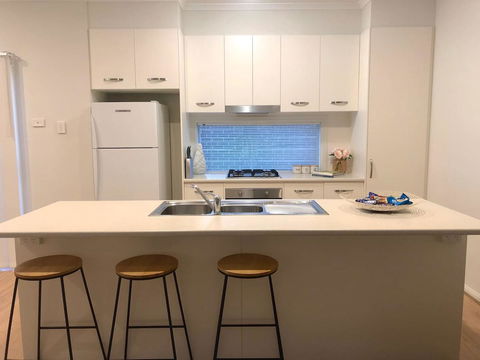 MODERN SPACIOUS 3 BR HOME - NEAR BEACH & AIRPORT - Accommodation Cooktown 9