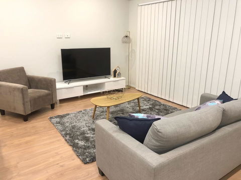 MODERN SPACIOUS 3 BR HOME - NEAR BEACH & AIRPORT - Accommodation Cooktown 7